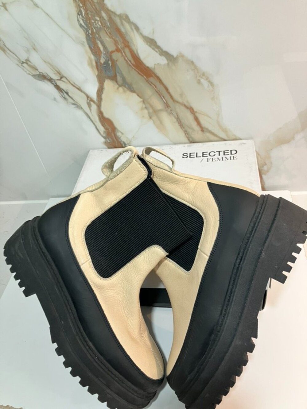 Selected Femme SLFASTA Chunky Chelsea Boots - Sandshell / Black - EU 38